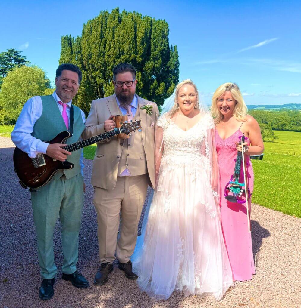 Wedding musicians Fantastic With Fizz with Laura and Chris