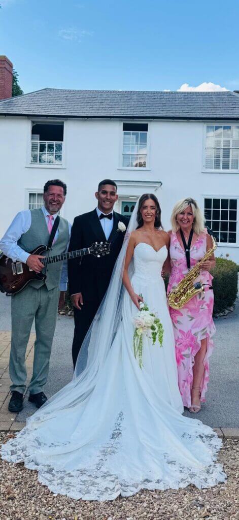 Wedding musicians Fantastic With Fizz with Hollie and Harry