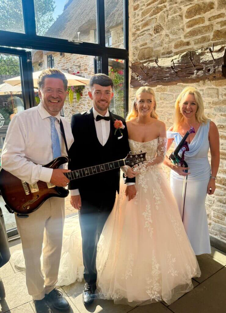 Wedding musicians Fantastic With Fizz with Vicky and Lewis