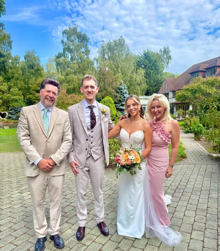 Wedding musicians Fantastic With Fizz with Ashleigh and Connor